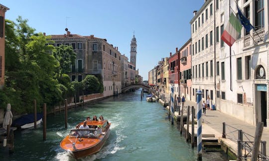 Private & Personalised Boat Tour with Tour Guide + Boat Driver in Venezia, Veneto