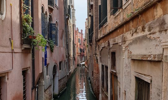 Private & Personalised Boat Tour with Tour Guide + Boat Driver in Venezia, Veneto