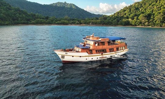 Luxury Phinisi Boat Tour in Raja Ampat, West Papua