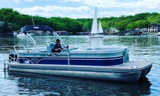 27' Lowe Tritoon Boat for Rent in Lake Ozark, Missouri