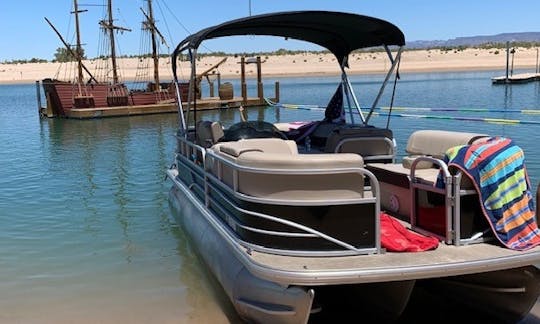 Bateau tri-toon Party Barge XP3 de 22 pieds pouvant accueillir 6 personnes maximum avec un capitaine de l'USCG !