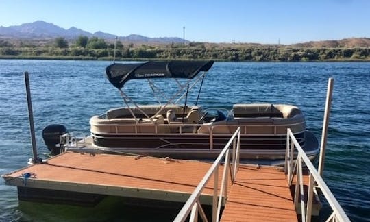 Bateau tri-toon Party Barge XP3 de 22 pieds pouvant accueillir 6 personnes maximum avec un capitaine de l'USCG !