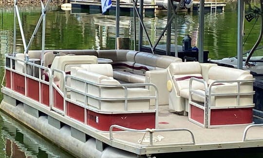 Awesome 12 Passenger Pontoon Boat For Rent in Huntersville