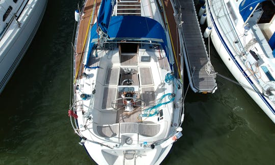 Comfortable Bavaria 350 Cruising Yacht in Hamble-le-Rice, England