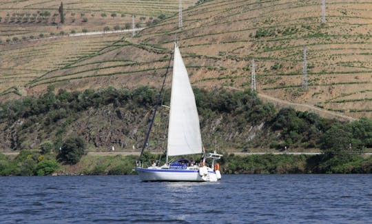 Moody33 MKII Sailing Yacht for 4-Hour Adventure!