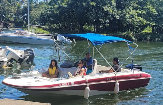 Descubra as ilhotas de Granada e as paisagens tropicais em nosso barco Tahoe de 8 lugares