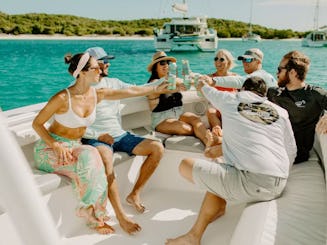 Passeio de dia inteiro pelas ilhas com barco regulador de 34 pés em St. John, Ilhas Virgens dos EUA