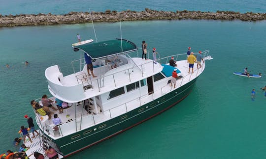 53' Hatteras Private Yacht in Tulum