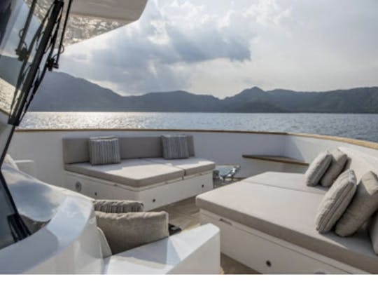 Get a blue cruise service with our lady, Motoryacht Numerine 26XP in Bodrum, TR 