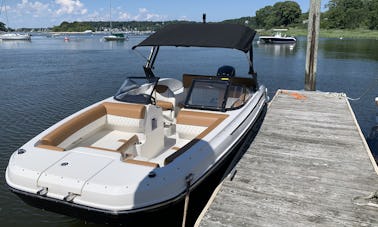 2021 22’ Deck Boat in Northport, Long Island, New York, $143 to $195 per hour. 