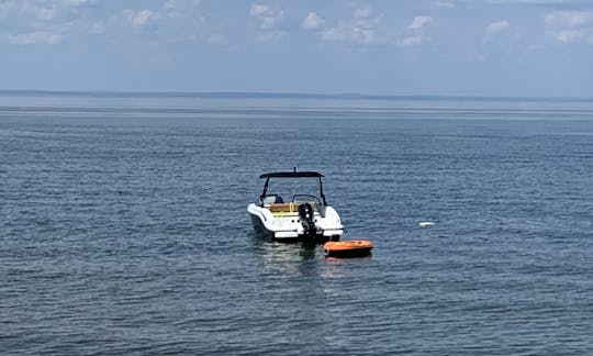 2021 22’ Deck Boat in Northport, Long Island, New York, $143 to $195 per hour. 