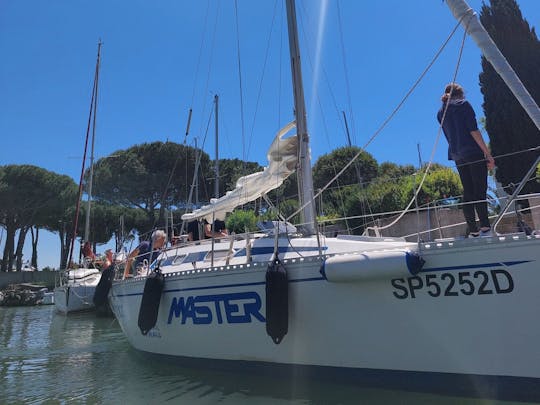 Veleiro Elan 33 em Bocca di Magra, Ligúria