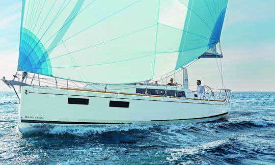 Oceanis 38 Sailing Yacht in Portorosa, Sicily