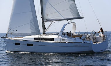 Velero Oceanis 35 en Portorosa, Sicilia