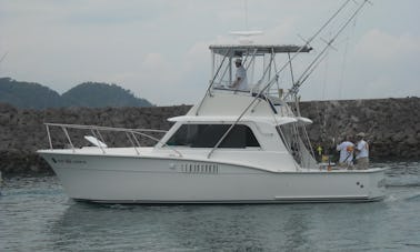 Bote de pesca deportiva Hatteras de 36 pies para alquilar en Jacó, Costa Rica