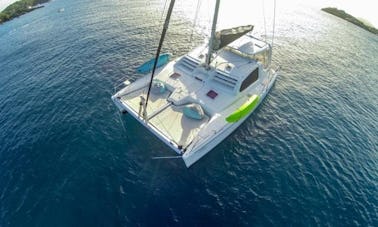 Viagens de luxo de meio dia a bordo do nosso catamarã de iate à vela de 47 pés