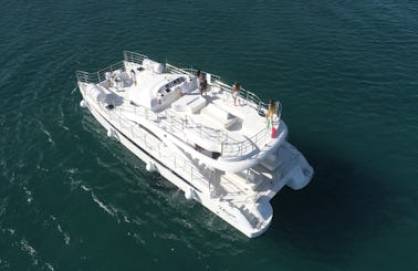 Maxi Luxury Catamarano Tour in Italy