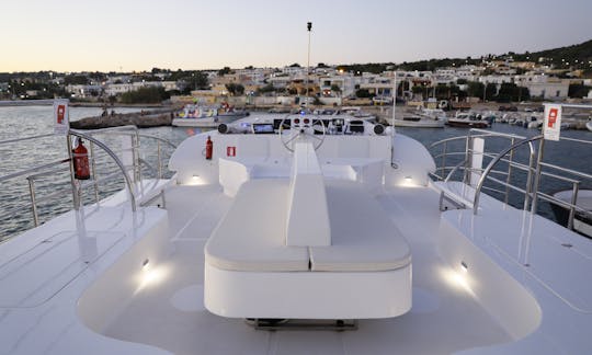 Maxi Luxury Catamarano Tour in Italy