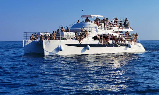 Maxi Luxury Catamarano Tour in Italy