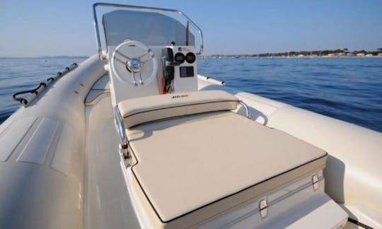 Bote a motor Gommone Joker en alquiler para ver lo mejor de Italia