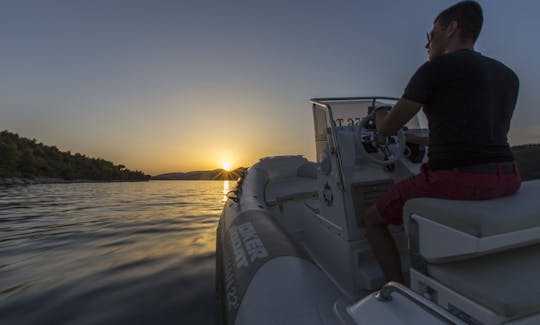 Bote a motor Gommone Joker en alquiler para ver lo mejor de Italia