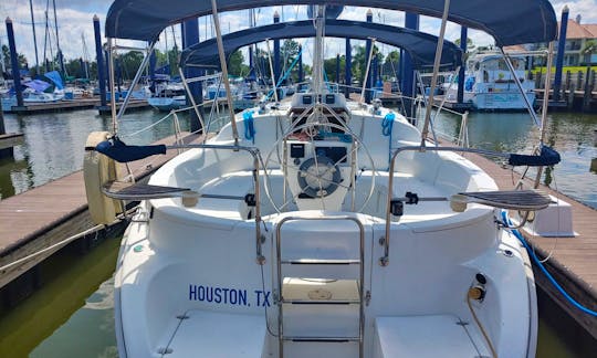 34' Cruiser Sailboat in Clear Lake/Galveston Bay