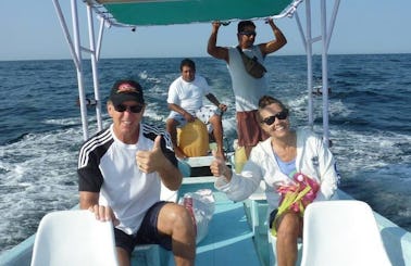 25' Fishing Boat Charter in Puerto Escondido