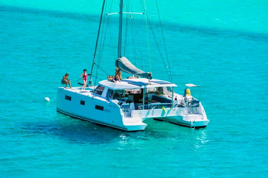 Bavaria Nautitech 40 Open - Sailing catamaran for Cruise in Milos Adamantas