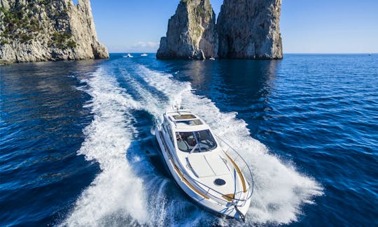Motor Yacht Klase 50 in Sorrento, Italy