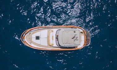 Barco a motor Gozzo Fratelli Aprea 32 en Sorrento, Italia