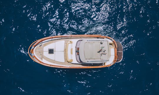 Barco a motor Gozzo Fratelli Aprea 32 em Sorrento, Itália