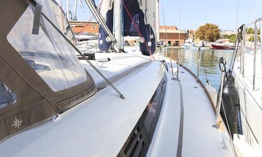 Charter Beautiful Sun Odyssey 419 Cruising Monohull in Santa Cruz de Tenerife