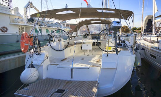 Cruise onboard 52' Jeanneau Cruising Monohull in Arona, Canary