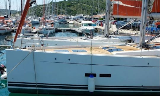 「ミス・マリン」Hanse 575セーリング・ヨット・チャーター（クロアチア、カシュテル・ゴミリカ）