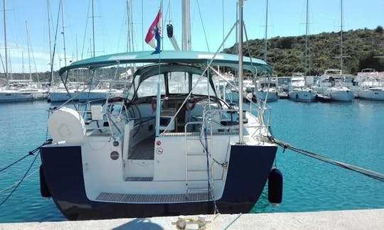 Charter the "Mambo" Beneteau Oceanis 54 Cruising Monohull in Kaštel Gomilica, Croatia