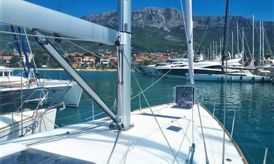 "Ciao Bao" Jeanneau Sun Odyssey 519 Sailing Yacht Charter in Kaštel Gomilica, Croatia