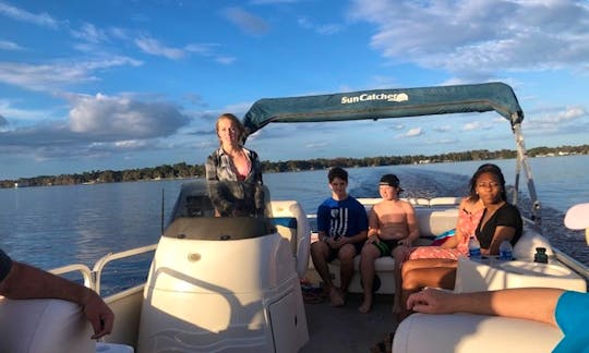 Suncatcher Pontoon for 10 People available to rent in Jacksonville, Florida!