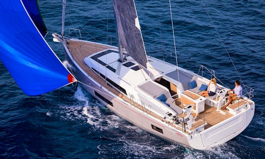 Charter the Beneteau Oceanis 46.1 Sailing Yacht in Alimos, Greece