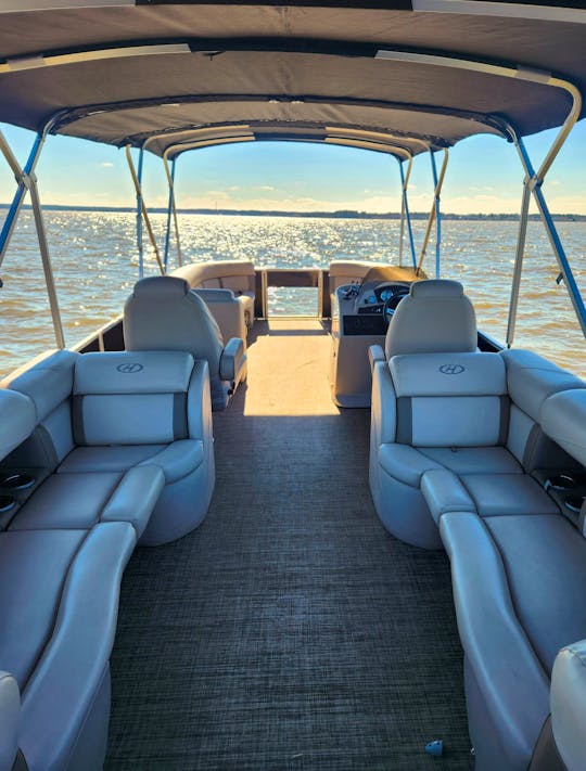 Harris Tritoon for 12 people available on Lake Conroe in Montgomery,