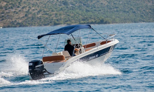 Alquiler de barcos Mingolla Brava-22 en Trogir, Croacia