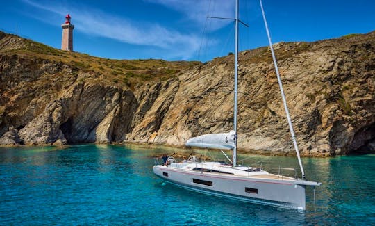 Oceanis 46.1 Sailing Yacht Charter for 10 People in Alimos, Greece