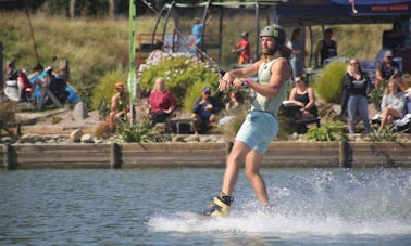 Disfruta de la sensación del wakeboard por cable (lección de 30 minutos) en Foxton