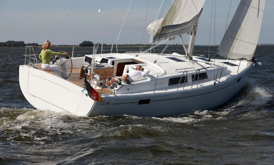 Hanse 385/2016 クロアチアのピロヴァッツのチャーター用セーリングヨット