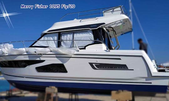 Merry Fisher 1095 FLY/2020 Motor Yacht for Charter in Sukošan, Croatia