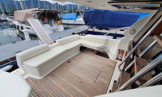 Charter Ferretti 43' Fly à Angra dos Reis, Rio de Janeiro