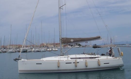 Jeanneau Sun Odyssey 439 (2014) Iate à vela para fretar a marina de Lefkas na Ilha Jônica, Grécia