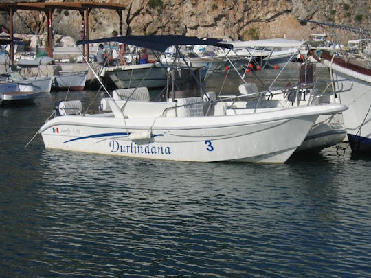 Rent "Hull" Power Boat for 7 People in Castro, Puglia