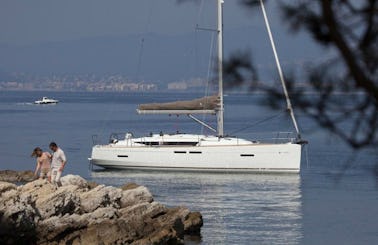 Sun Odyssey 419 Sailing Yacht Charter for 6 People in Kontokali