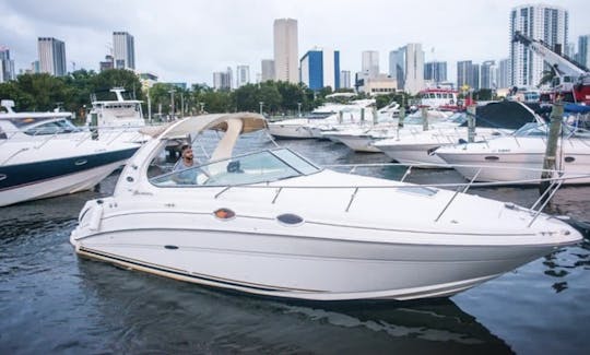 Luxury 31' Sea Ray Sundancer Motor Yacht for 8 People in Miami, Florida!