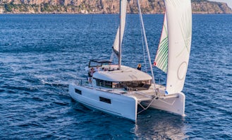 Lagoon 40 - Perfect for Bareboat Charter of Up to 10 People in Alimos, Greece